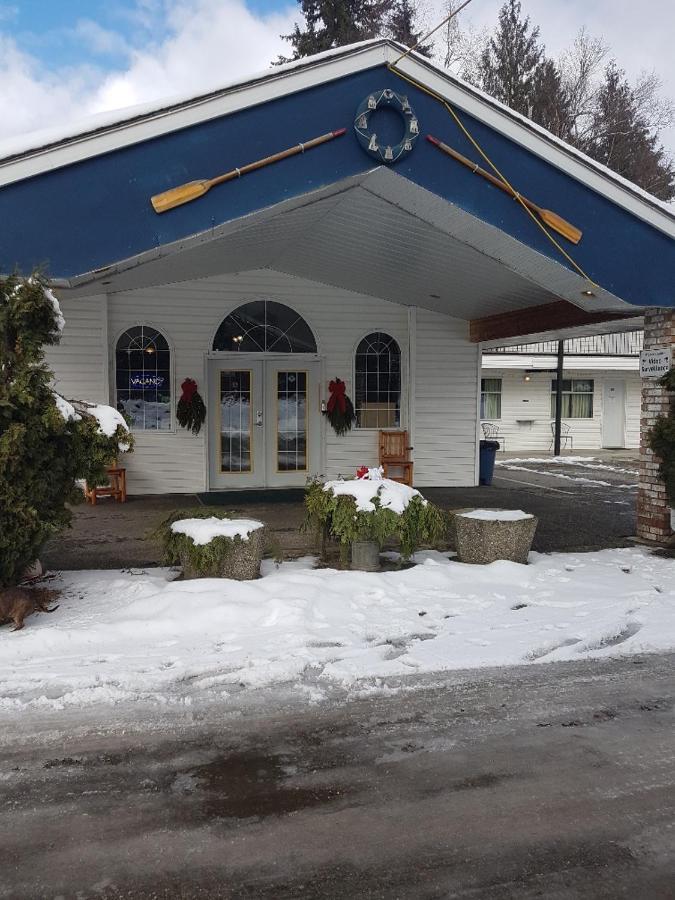 Anchor Riverfront Motel Sicamous Exterior photo